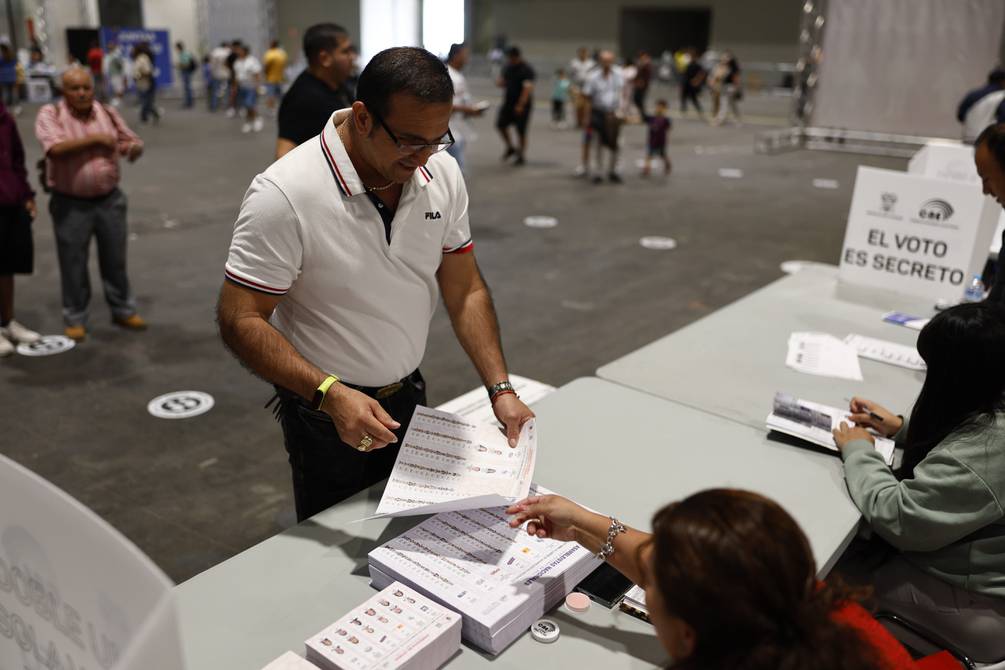 Gli ecuadoriani vanno a votare come un’unica famiglia nei seggi elettorali di Spagna e Italia |  Politica |  Notizia