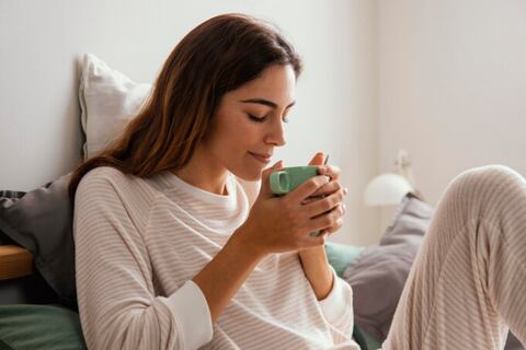 Así puedes preparar la infusión de cáscara de manzana para disolver la barriga y dormir como un bebé