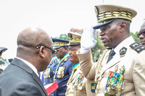 Jefe de junta militar en Gabón es primo del presidente depuesto tras golpe de Estado