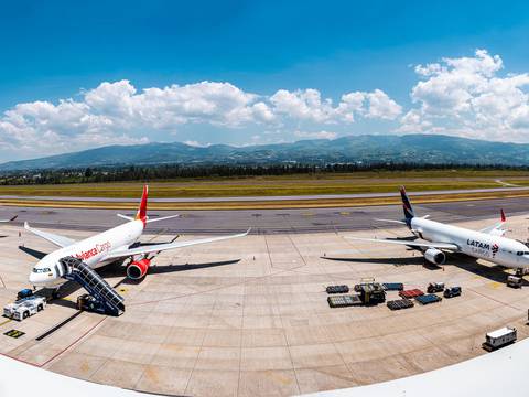 42 vuelos serán cancelados por mantenimiento de la pista del aeropuerto de Quito 