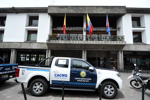 Nuevos vehículos y un carro para el alcalde, entre las compras del cabildo de Quito en primer año de gestión