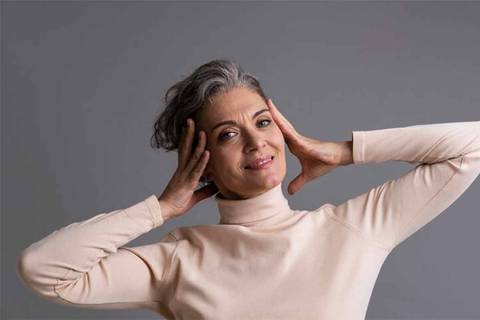 Tres hábitos antiedad que te ayudarán a retrasar el envejecimiento y verte joven, según la doctora Samar Yorde