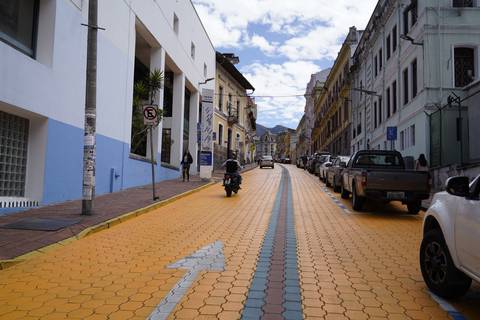 Francisco de Caldas: la calle amarilla del centro histórico de Quito que causa controversia