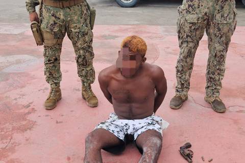 Trece detenidos con armas de fuego, municiones, explosivos y droga en patrullajes del Bloque de Seguridad en Esmeraldas
