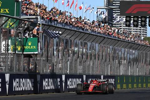 Carlos Sainz gana el Gran Premio de Australia de Fórmula 1, Max Verstappen se retira por avería