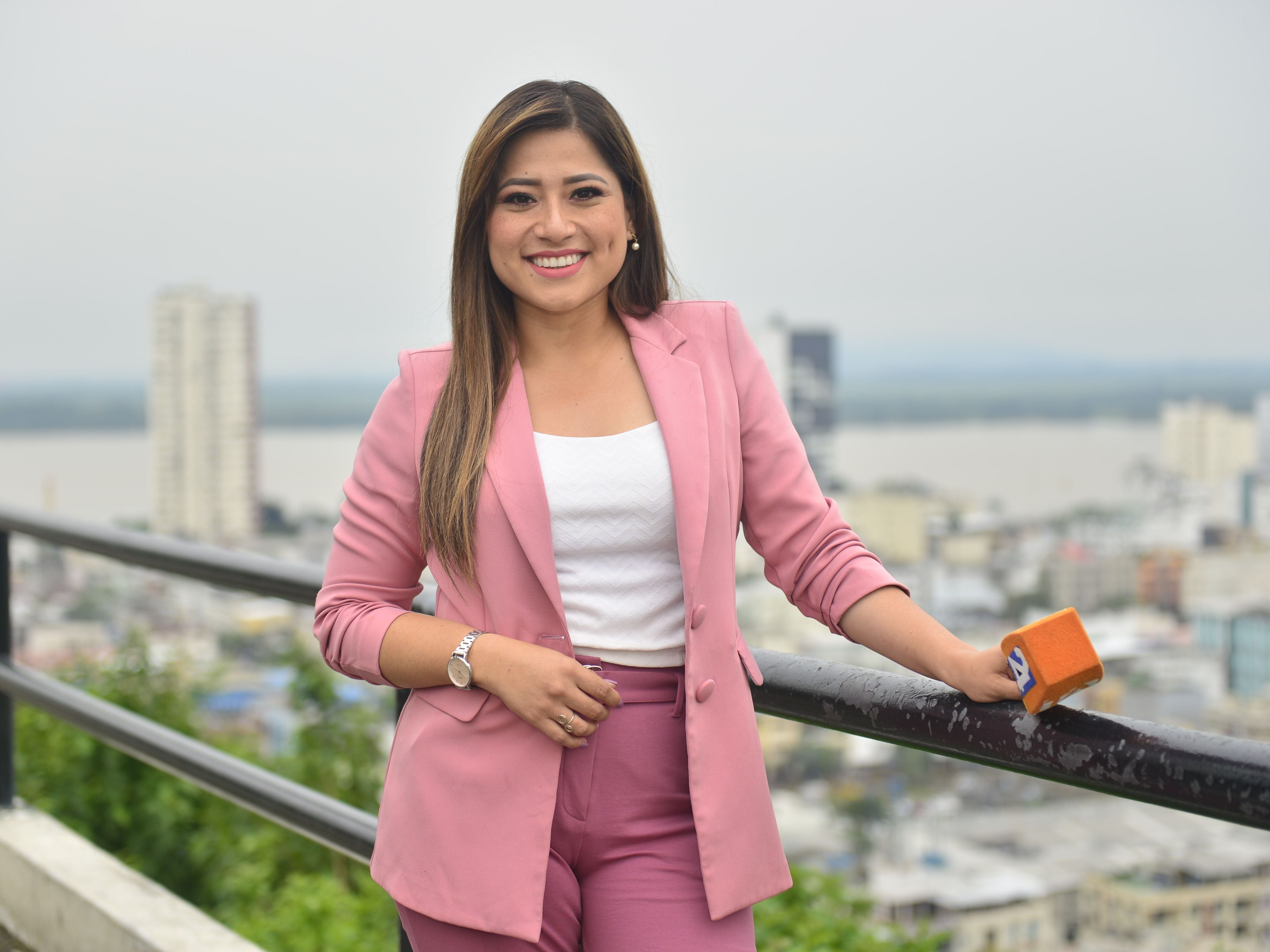 La periodista Vanessa Robles, víctima de tres robos en seis meses durante coberturas de calle, dice que ser víctima de la delincuencia la acerca más a la gente: no quiero dejar de ir a cubrir a las calles
