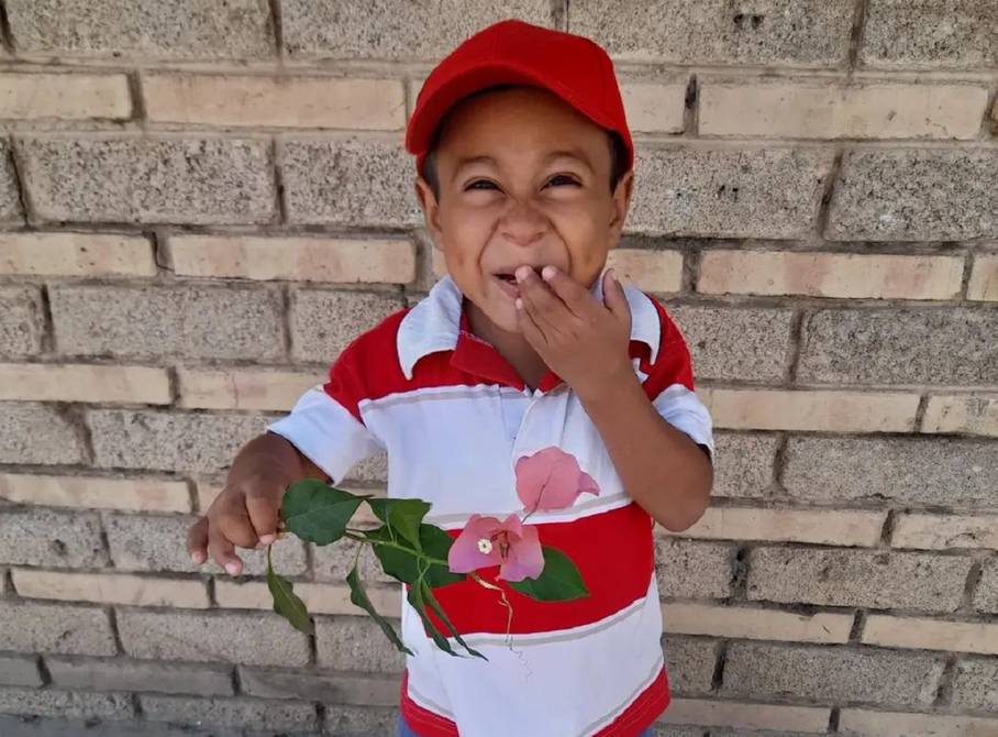 He is “Chucho” the boy who sings the song by Amanda Miguel: the video of the little Mexican went viral due to the great feeling with which he interprets it