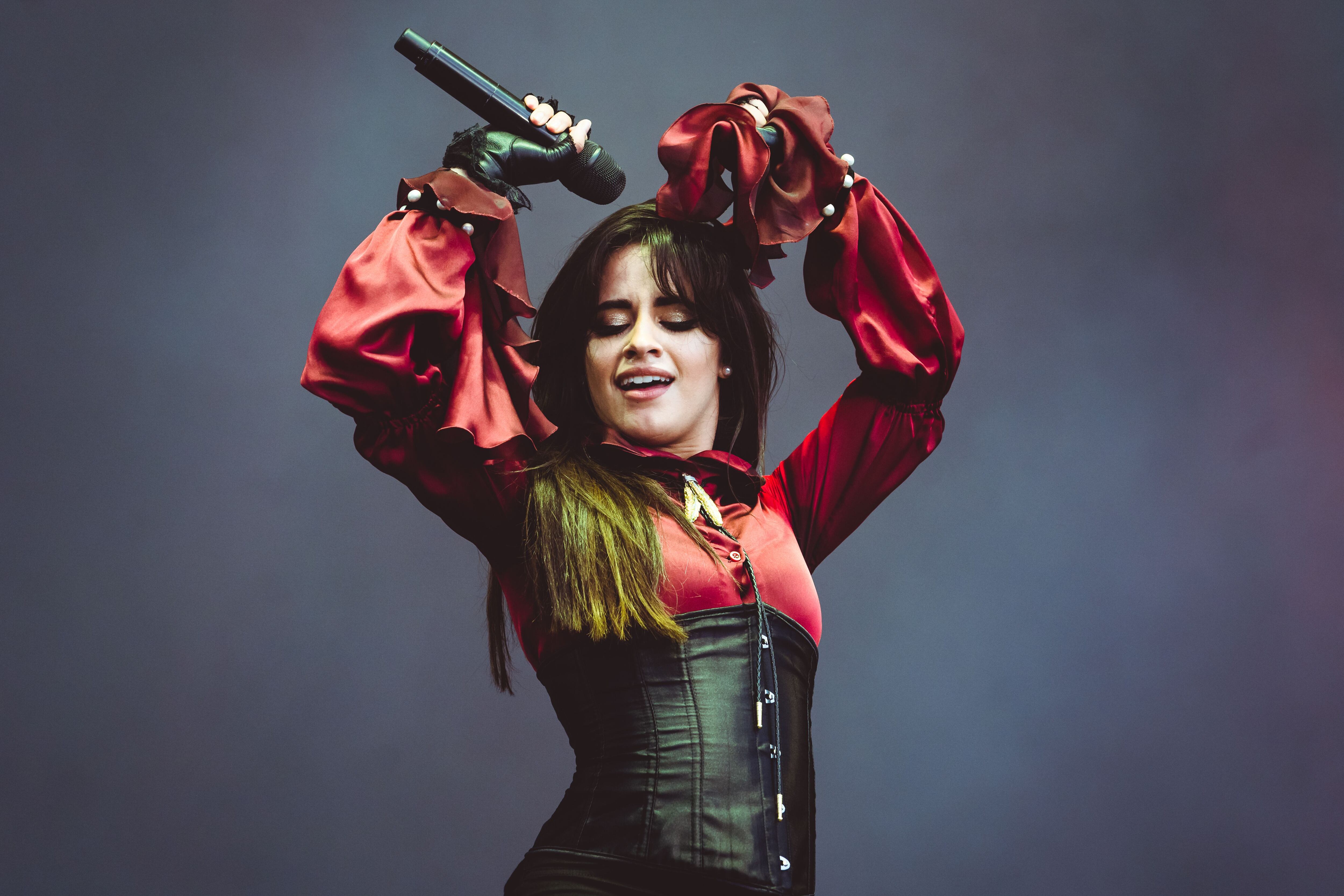 Camila Cabello enloquece las redes con unos biker shorts y haciendo twerking  al ritmo de “Bailando” de Enrique Iglesias | Gente | Entretenimiento | El  Universo