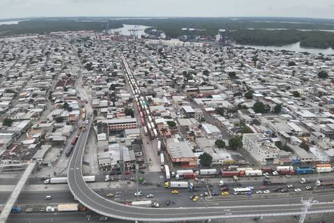Hasta 30 horas de espera para dejar contenedores en puertos del sur de Guayaquil, exportadores reportan pérdidas 