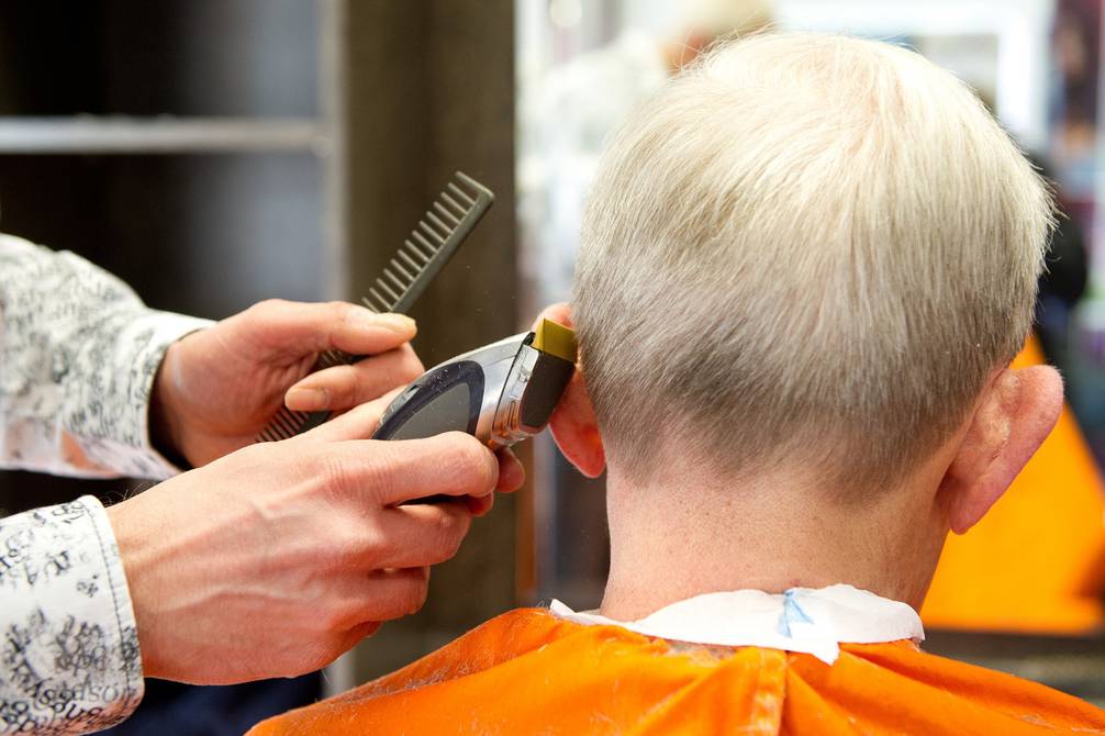 Männer wollen bald wieder zum Friseur |  Menschen |  Unterhaltung