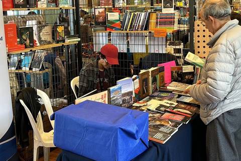 Escritor ecuatoriano es condenado e inhabilitado por el Municipio de Cuenca luego de ser señalado de acoso sexual a invitadas de la Feria del Libro de Cuenca