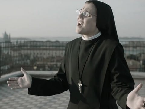 ‘Like a Virgin’, primer single de Sor Cristina al puro estilo de Madonna