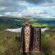 ‘Enamorado de tu tierra’: vestido con poncho, Axel se está convirtiendo en todo un ecuatoriano, el artista argentino lleva dos meses viviendo en Quito