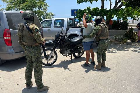 Militarizan Puerto López luego de asesinato de cinco personas que fueron secuestradas