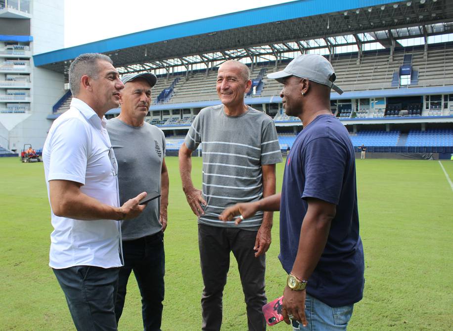 ‘Pepo’ Morales and a host of Emelec players want to receive their 1993 medals and take the Olympic circuit to Capwell
