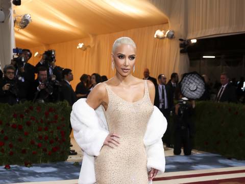 Kim Kardashian no dañó el vestido de Marilyn Monroe, asegura la firma que se lo prestó