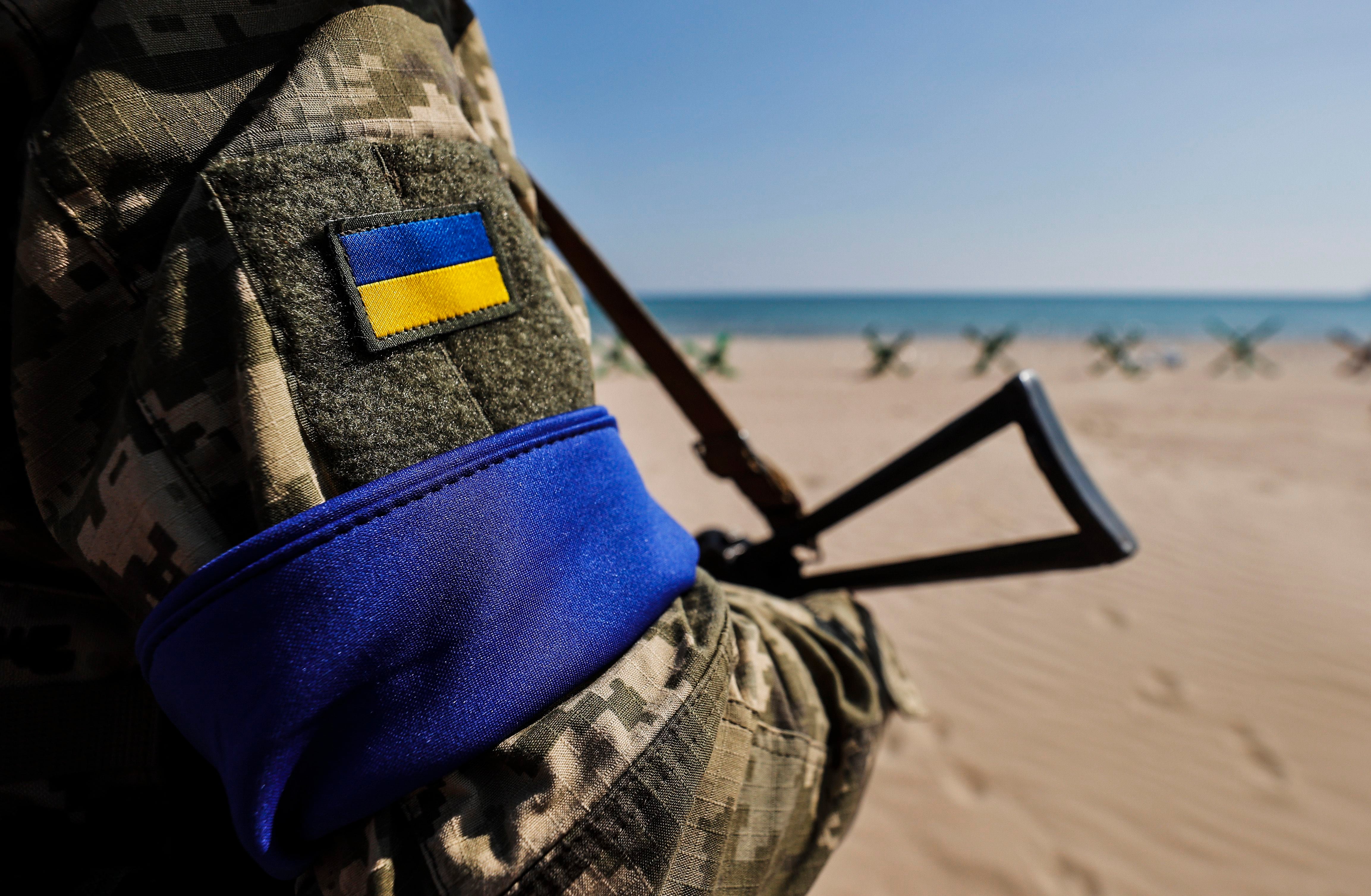 La historia llena de coraje de Illia Samoylenko: El militar que es un héroe de Mariupol defiende Ucrania sin un ojo y con un brazo artificial