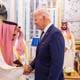 Joe Biden deja Arabia Saudí tras una visita marcada por su reunión con Mohamed Bin Salmán
