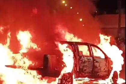 En Saquisilí queman camioneta en la que se movilizaban dos presuntos ladrones
