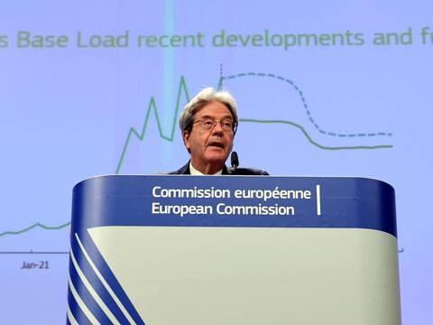 Comisión Europea niega que la paridad con el dólar se deba a la debilidad del euro