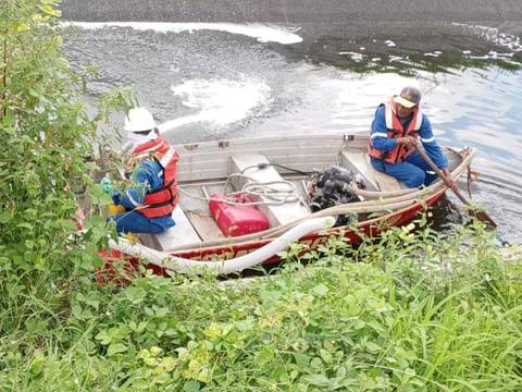 Interagua repartirá agua en tanqueros en Posorja, mientras continúa la limpieza del canal Chongón-Cerecita-Playas