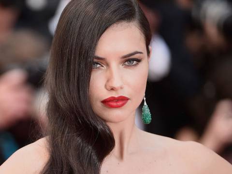 La modelo brasileña Adriana Lima vuelve a estar soltera