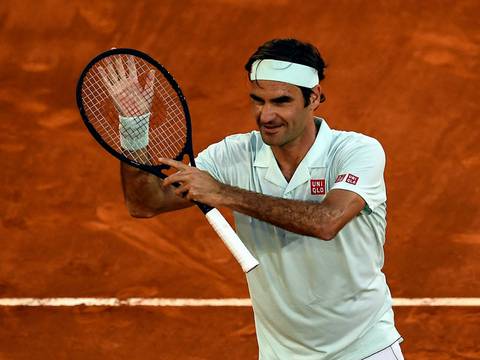 Roger Federer triunfó en su regreso a la arcilla