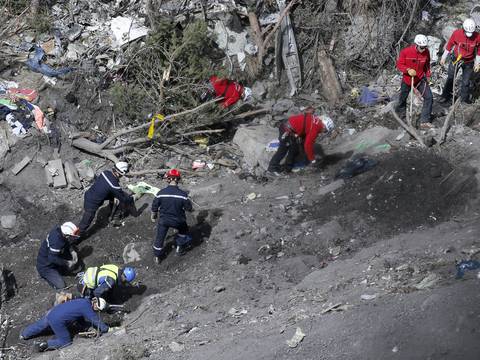 Aíslan 78 ADN distintos en lugar donde cayó el avión de Germanwings