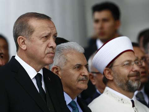 Recep Tayyip Erdogan permite a religiosos ofrecer matrimonios civiles en Turquía