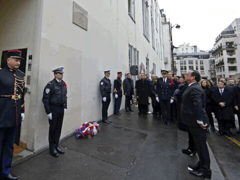 Error ortográfico en la placa de recuerdo a víctimas del atentado contra Charlie Hebdo