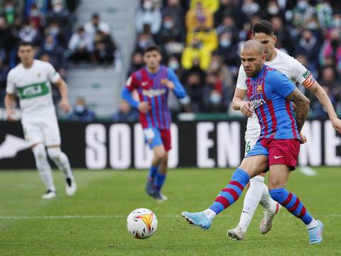 Dani Alves: El Barça ha pecado en los últimos años porque no le importan las personas que hicieron historia