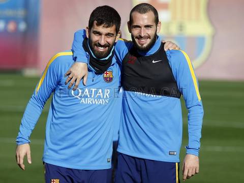 Turan y Vidal debutarán por el Barça ante el Espanyol