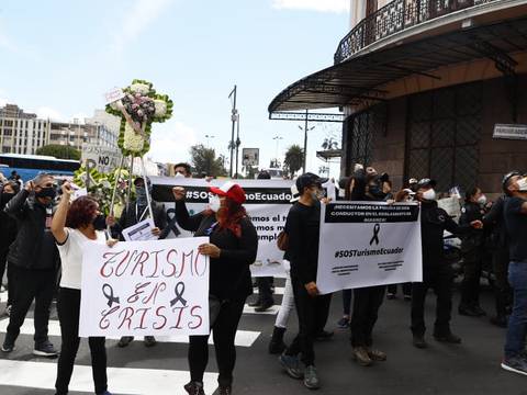 Con marchas y plantones gremios del turismo reclamaron apoyo al Gobierno y la salida de la ministra Rosi Prado 