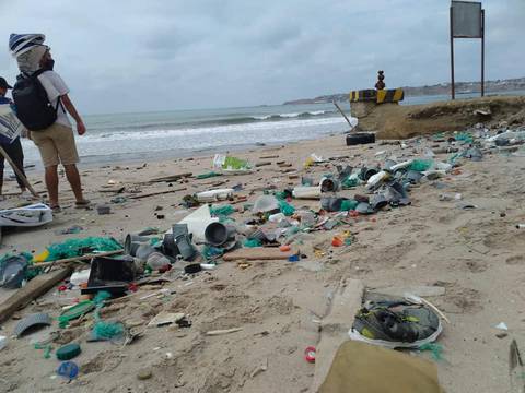 Campaña de ‘La hora del planeta’ busca concienciar sobre el uso de plásticos en Ecuador