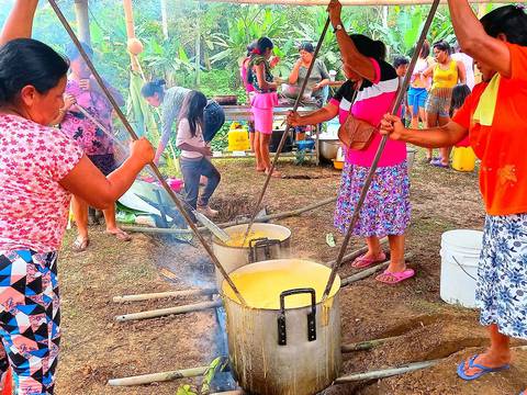 Esmeraldas: bebida de maíz, comida y marimba, en festejo chachi por Navidad 