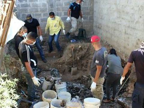 Suben a 14 los muertos hallados durante excavación en desalojada prisión venezolana