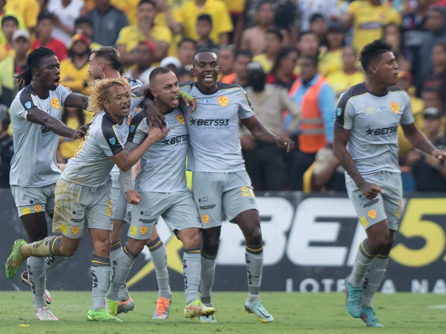 ¡Silencio Monumental! Aucas enmudece el estadio torero y aventaja a un Barcelona SC inoperante en definición