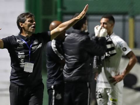 Estreno con derrota del Santos FC de Fabián Bustos en la Copa Sudamericana