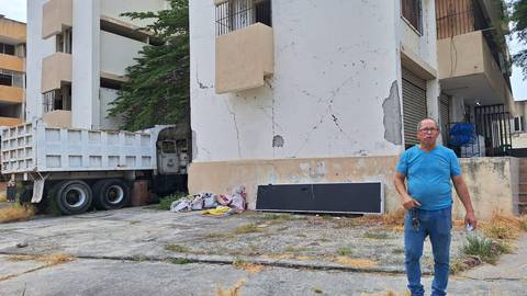 ‘Estos desgraciados se llevaron toda la plata de los damnificados’, en Manta y Portoviejo hay  563 departamentos destruidos por el terremoto del 2016   