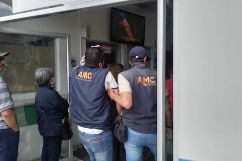 Inspección en el mercado Central de Quito termina con agresión a funcionario de la AMC