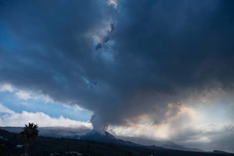El volcán de La Palma, una de las erupciones más duraderas de España con 85 días expulsando lava