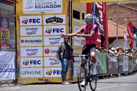Robinson Chalapud arrasa en la segunda etapa de la Vuelta Ciclística al Ecuador