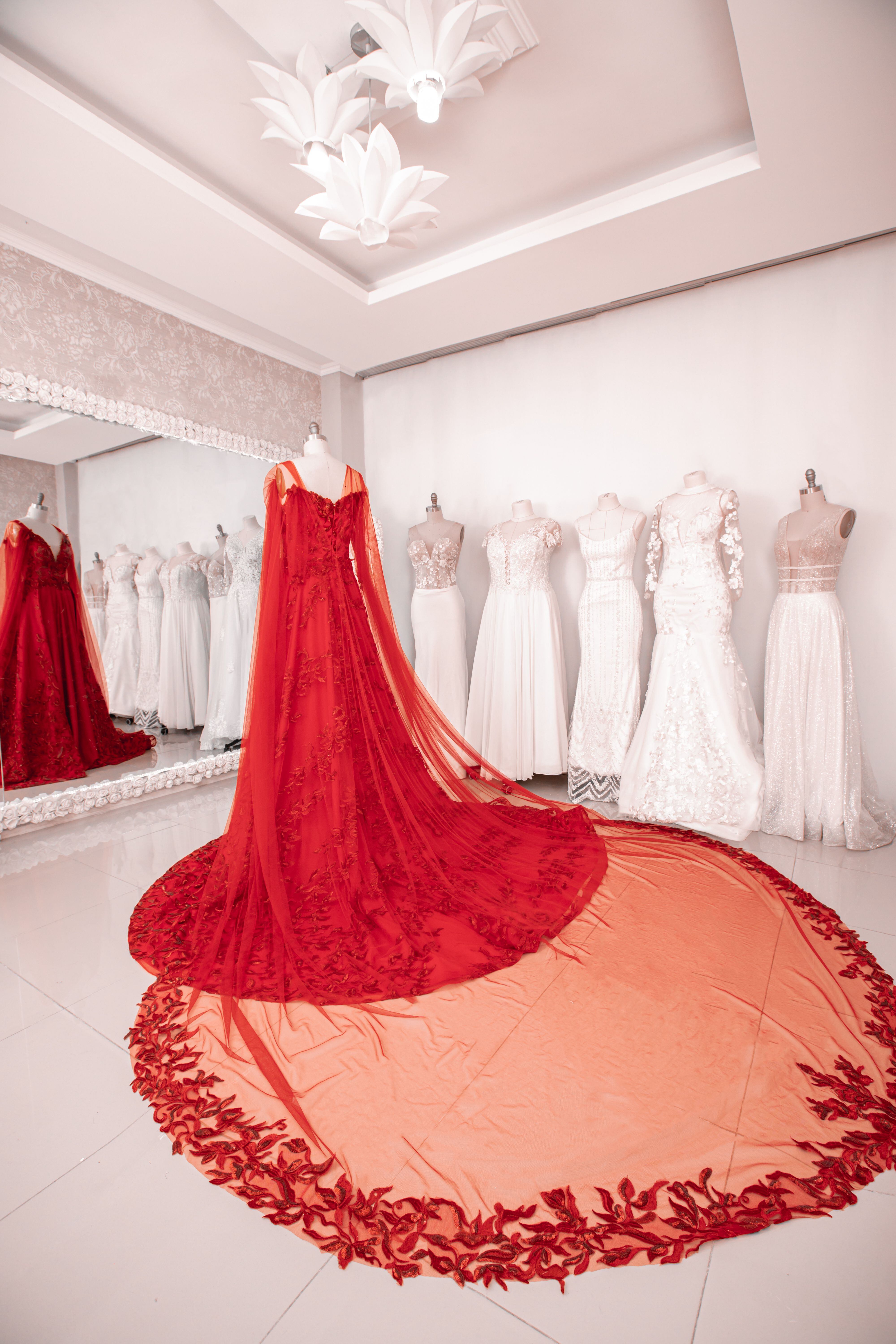 Karla González es la diseñadora del vestido rojo con el que se casó  Cristina Reyes | Gente | Entretenimiento | El Universo