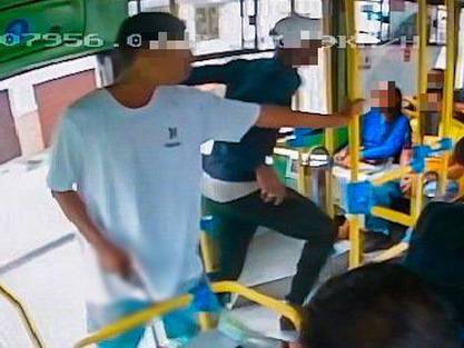 Tres hombres capturados por robo en bus de transporte público, en el sur de Guayaquil