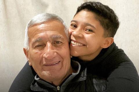 ¡Increíble historia! La ‘Bruja’ Juan Ramón Verón tiene un noviazgo con una DT y jugadora de Estudiantes de La Plata 50 años menor 
