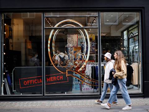 Queen abre una tienda en Londres en su aniversario 50