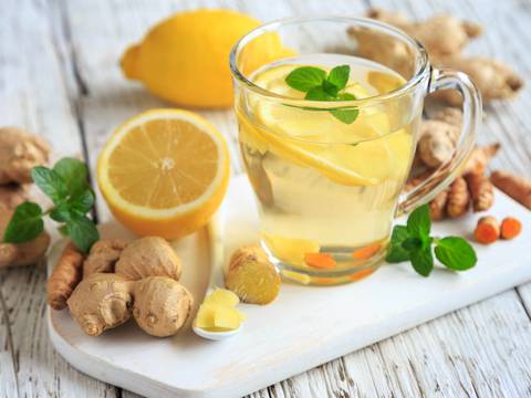 Este té combinado con limón se debe tomar 30 minutos después de levantarse para obtener antioxidantes