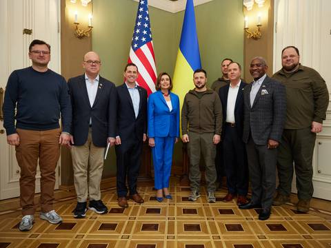 Nancy Pelosi y legisladores de EE. UU. realizaron visita sorpresa a Kiev