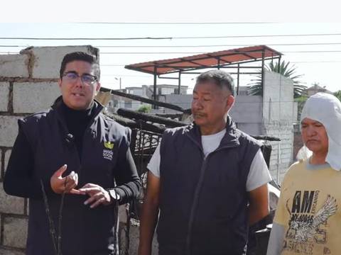 Minga solidaria para adultos mayores que perdieron vivienda en incendio, en el suroriente de Quito