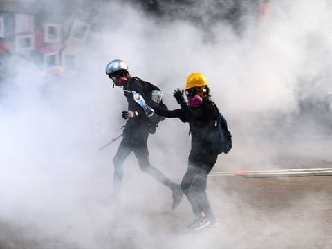 Represión policial en la décimo quinta semana de protestas en Hong Kong